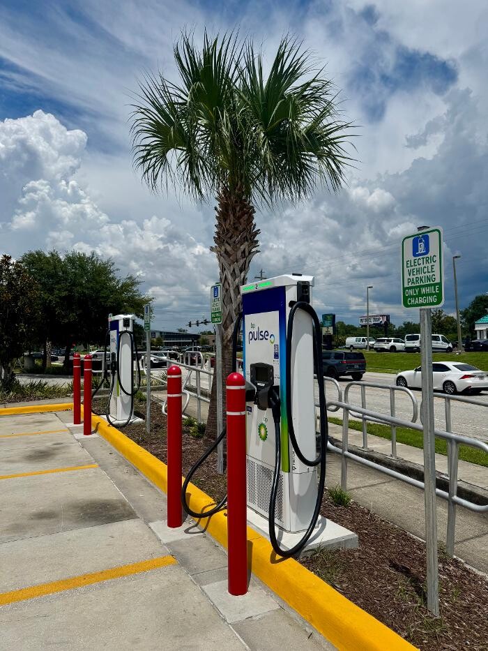 Images bp pulse Charging Station