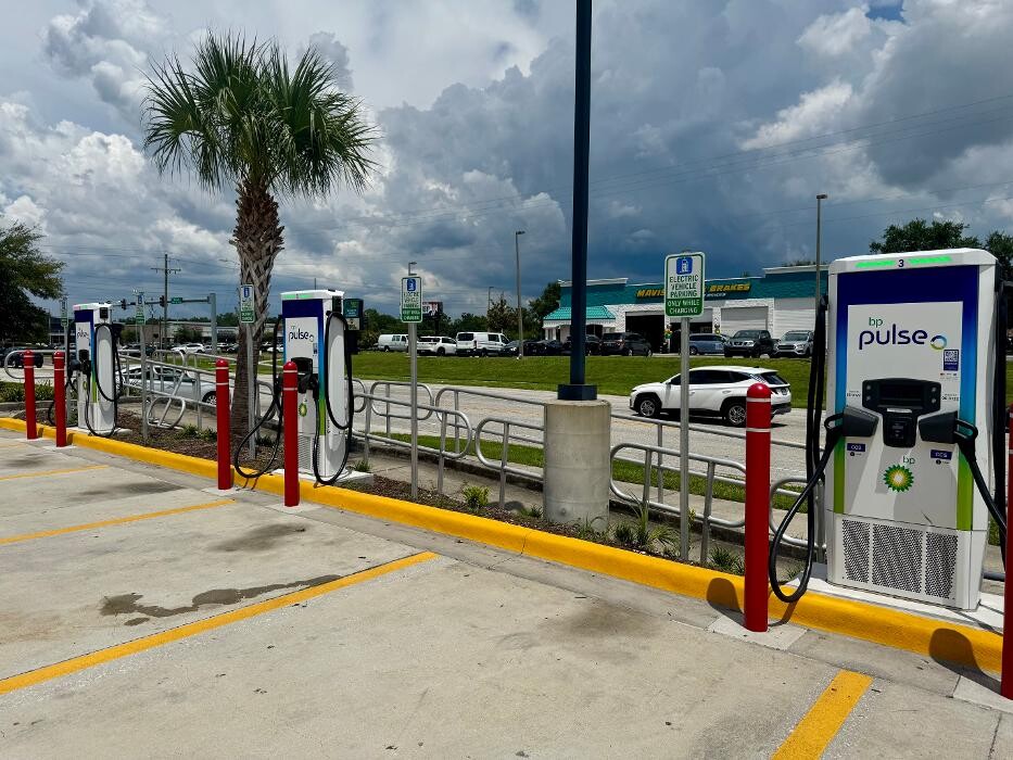 Images bp pulse Charging Station