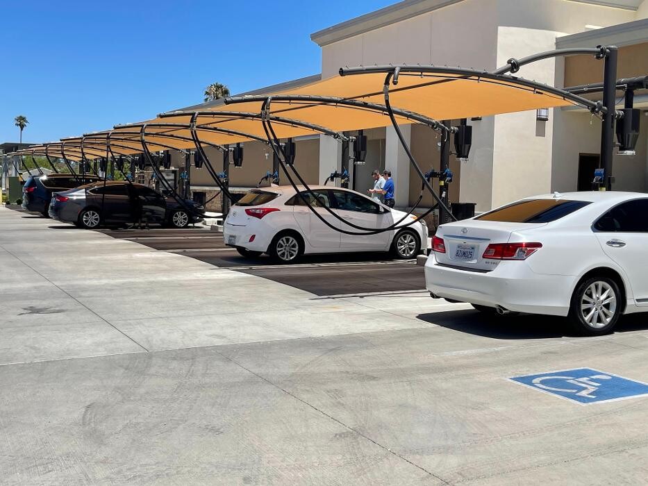 Images Monty's Express Carwash