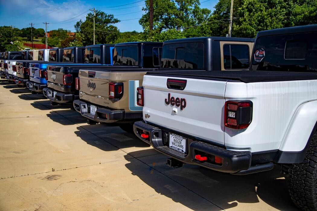 Images Roger Williams Chrysler Dodge Jeep Ram