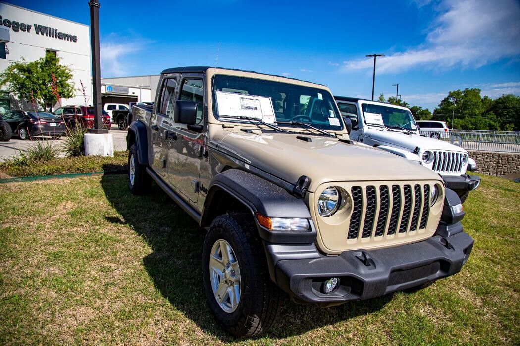 Images Roger Williams Chrysler Dodge Jeep Ram