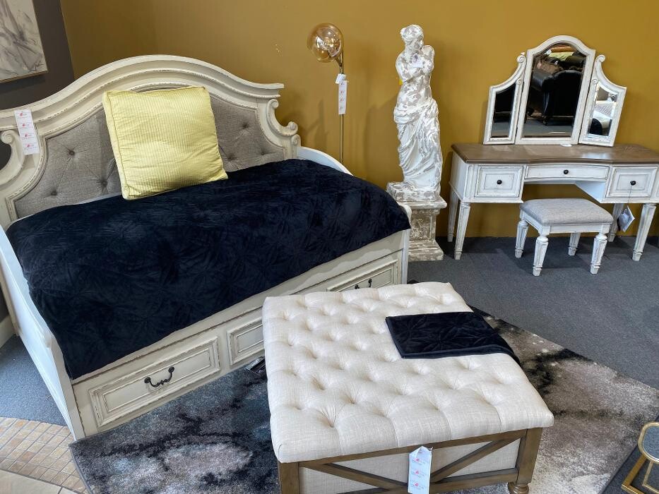 Images Spiller Furniture & Mattress