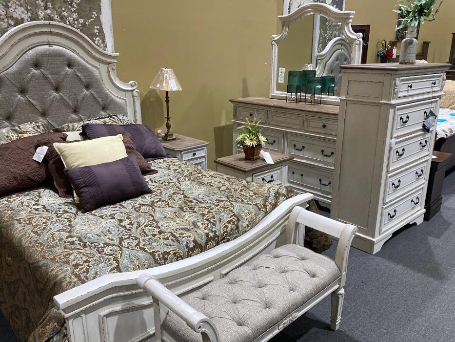 Images Spiller Furniture & Mattress