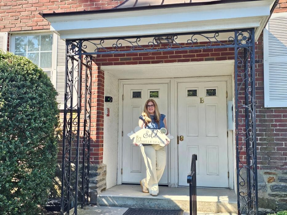 Images Richelle Deane, Realtor at Realty ONE Group Restore