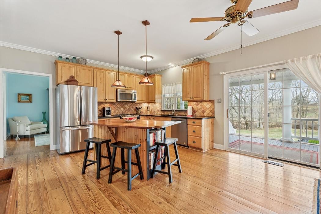Images Richelle Deane, Realtor at Realty ONE Group Restore