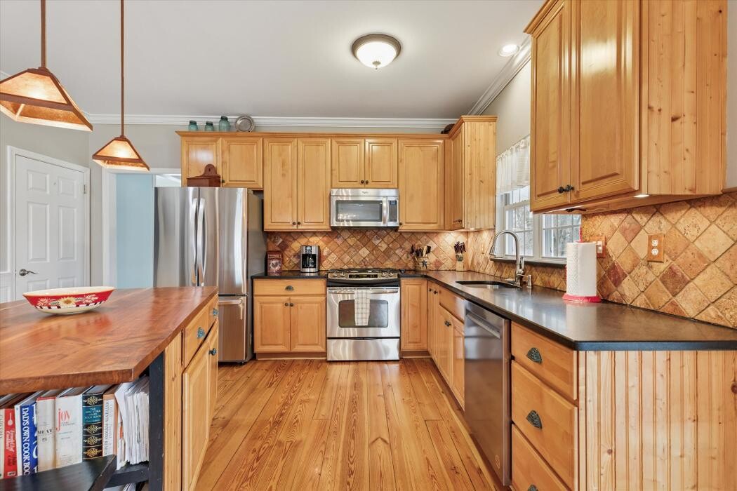 Images Richelle Deane, Realtor at Realty ONE Group Restore