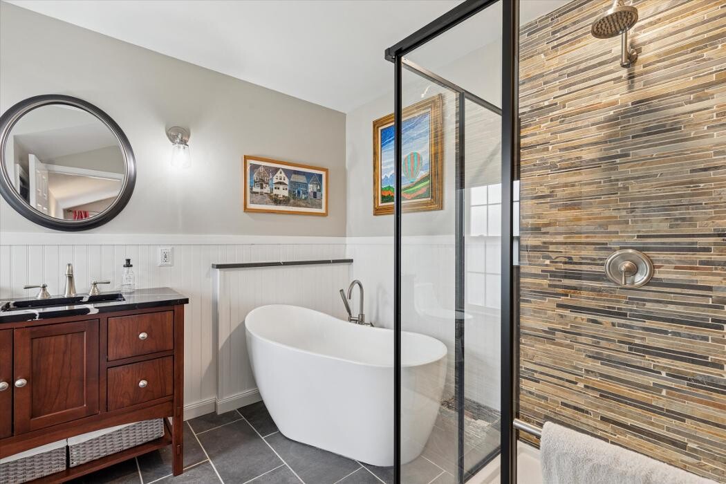 Images Richelle Deane, Realtor at Realty ONE Group Restore