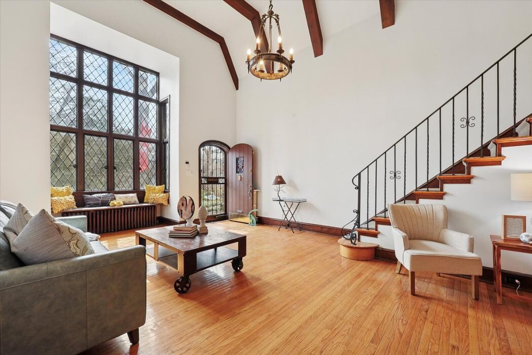 Images Richelle Deane, Realtor at Realty ONE Group Restore