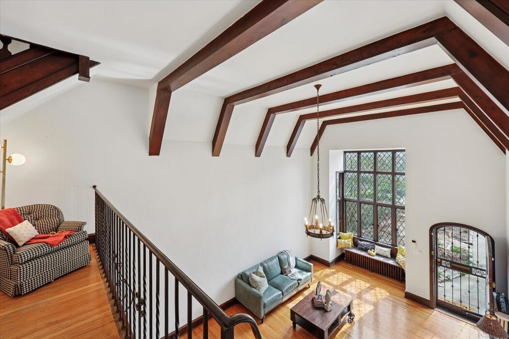 Images Richelle Deane, Realtor at Realty ONE Group Restore