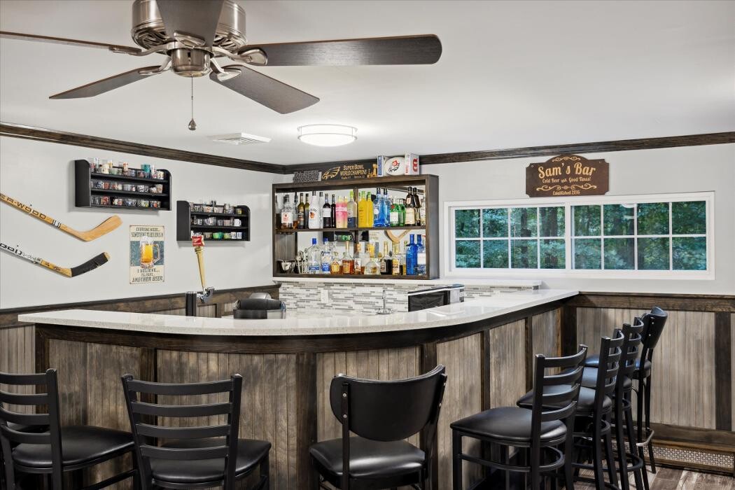 Images Richelle Deane, Realtor at Realty ONE Group Restore