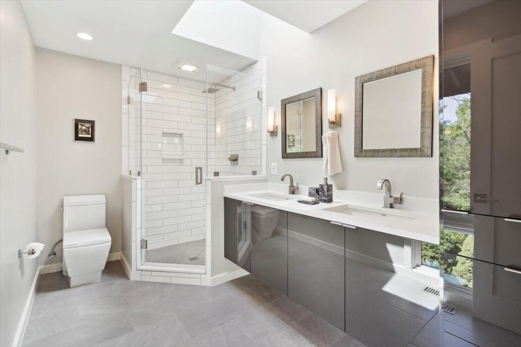 Images Richelle Deane, Realtor at Realty ONE Group Restore