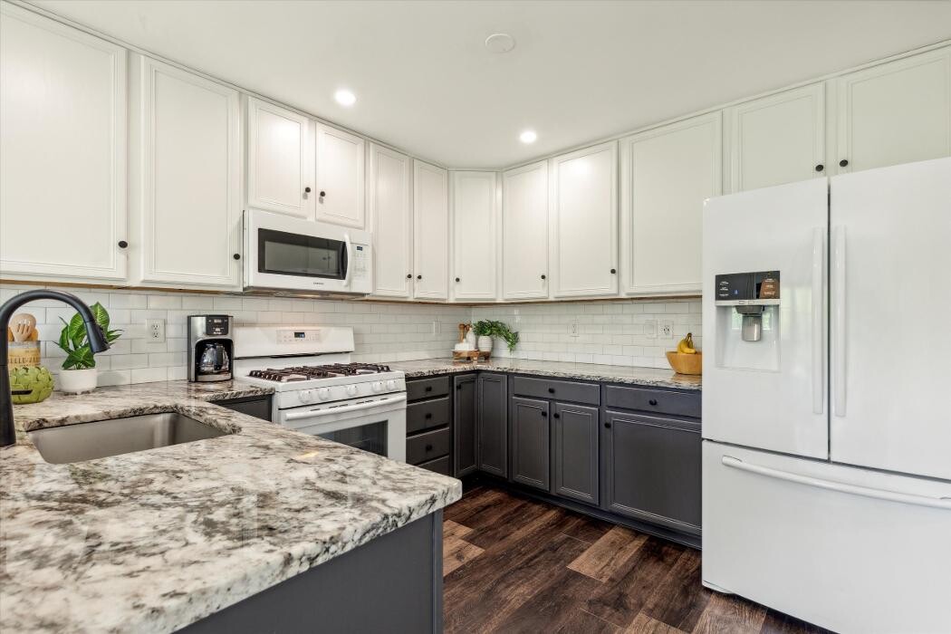 Images Richelle Deane, Realtor at Realty ONE Group Restore