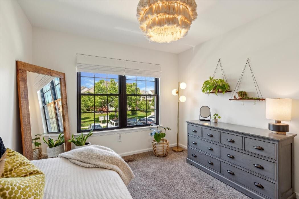 Images Richelle Deane, Realtor at Realty ONE Group Restore