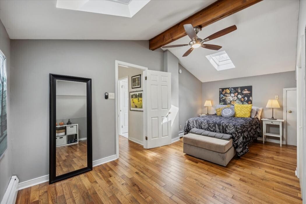 Images Richelle Deane, Realtor at Realty ONE Group Restore