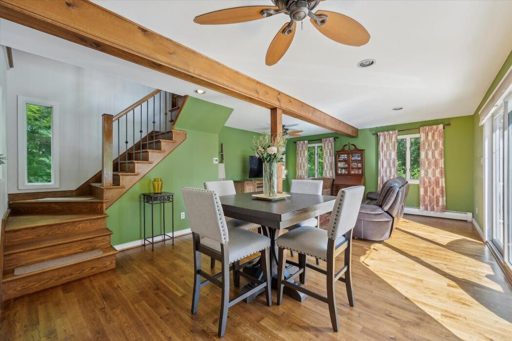 Images Richelle Deane, Realtor at Realty ONE Group Restore