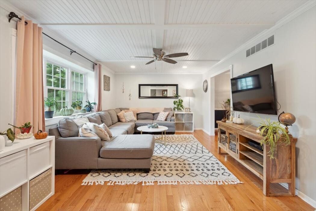 Images Richelle Deane, Realtor at Realty ONE Group Restore