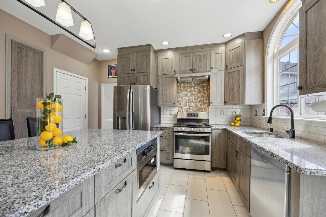 Images Richelle Deane, Realtor at Realty ONE Group Restore