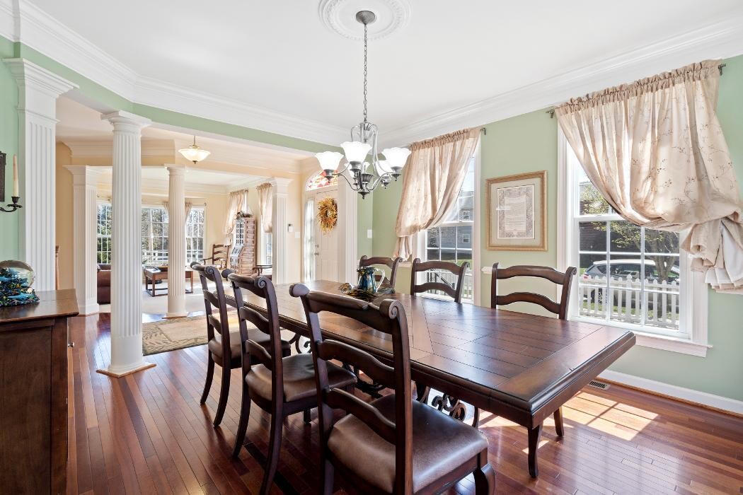 Images Richelle Deane, Realtor at Realty ONE Group Restore