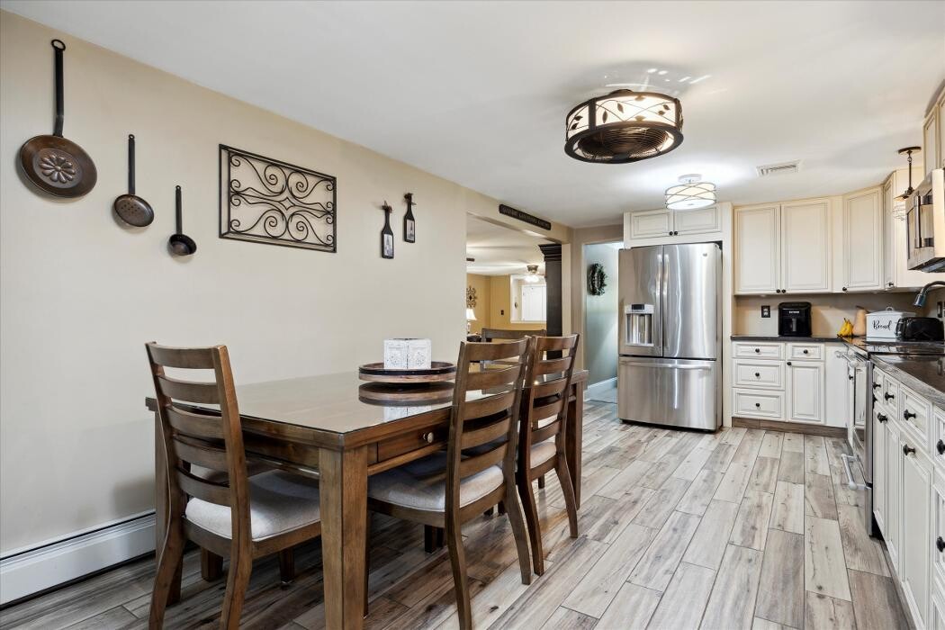 Images Richelle Deane, Realtor at Realty ONE Group Restore