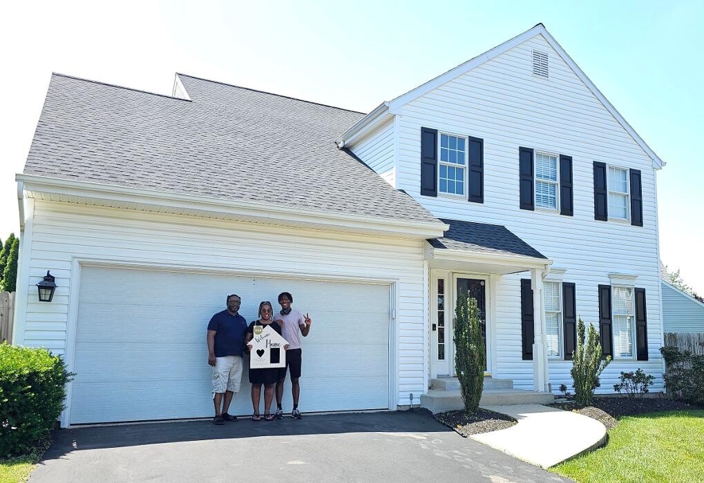 Images Richelle Deane, Realtor at Realty ONE Group Restore