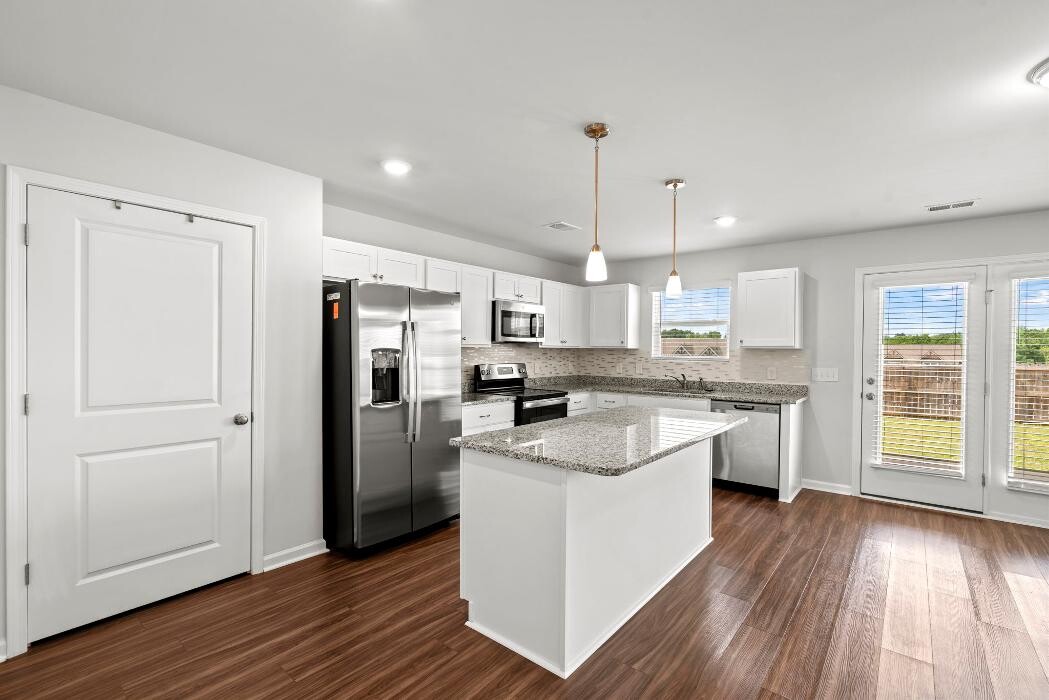 Images Robert Keew - Upward Real Estate, eXp