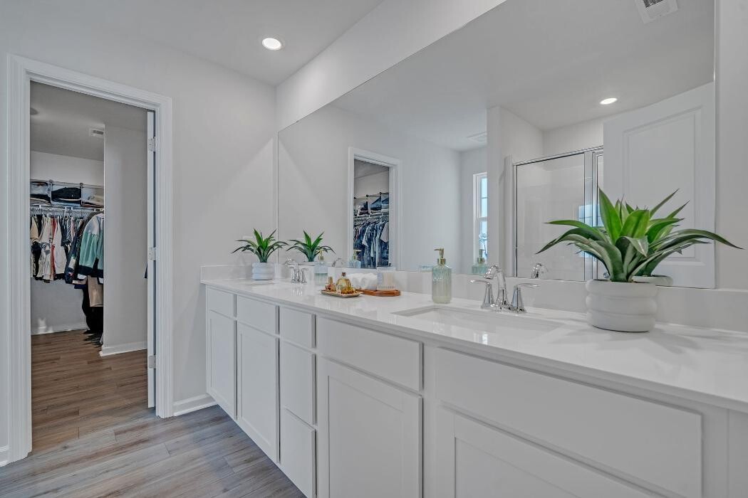 Images Robert Keew - Upward Real Estate, eXp