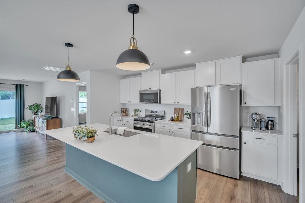 Images Robert Keew - Upward Real Estate, eXp