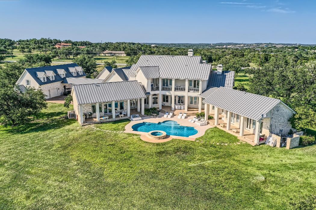 Images Samantha LeBlanc, REALTOR Keller Williams