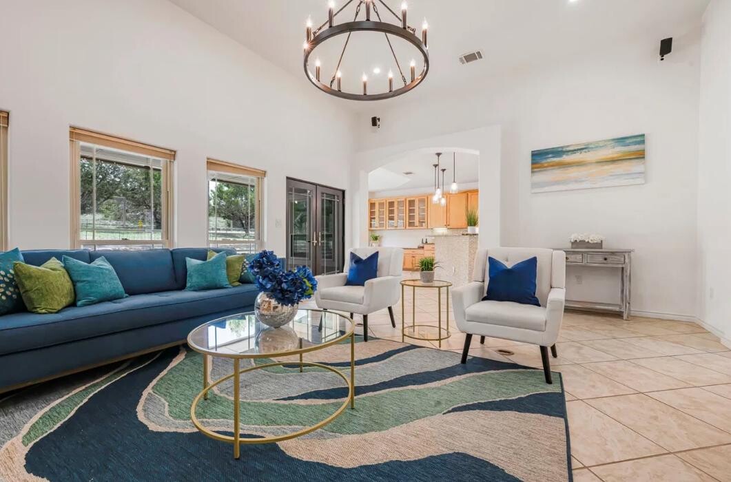 Images Samantha LeBlanc, REALTOR Keller Williams