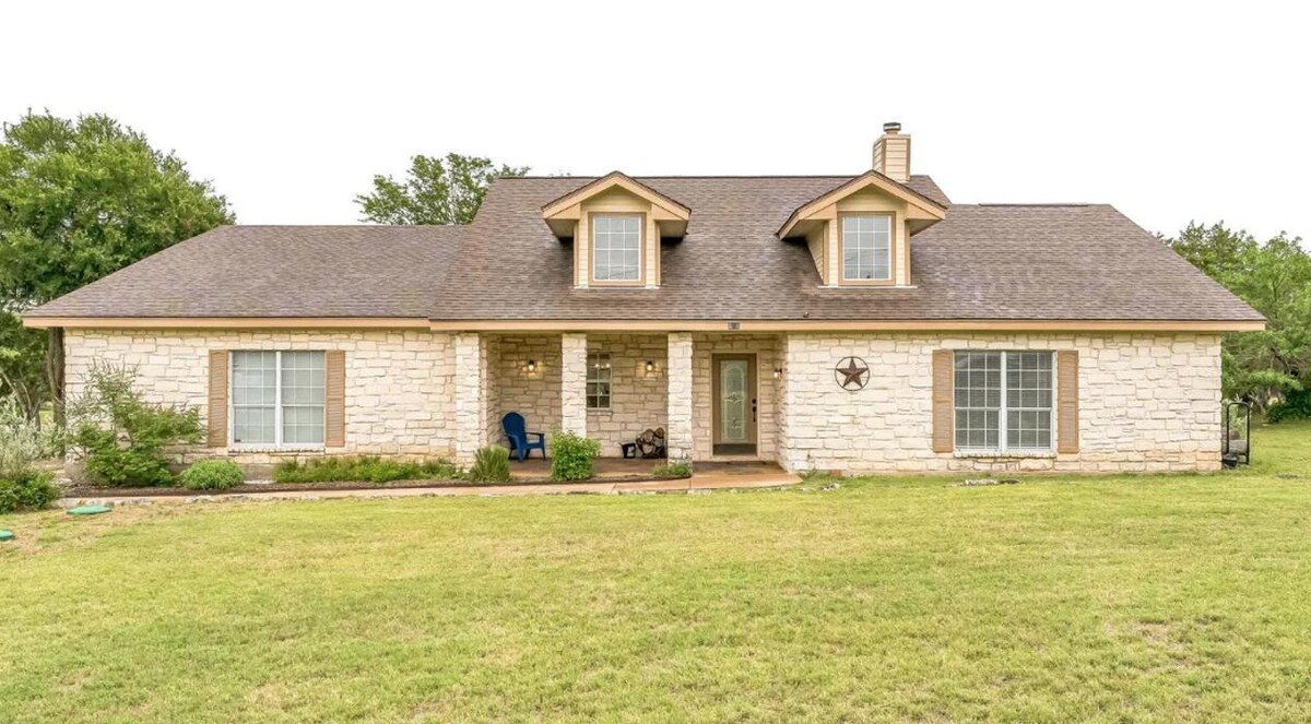 Images Samantha LeBlanc, REALTOR Keller Williams