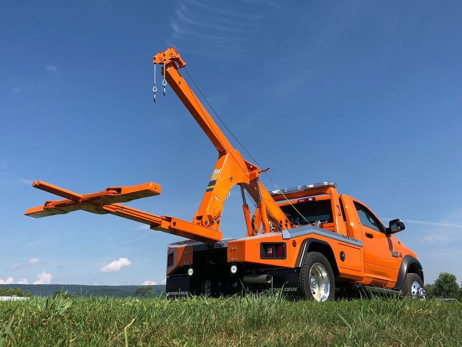 Images Metropolitan Truck Sales - Lakewood