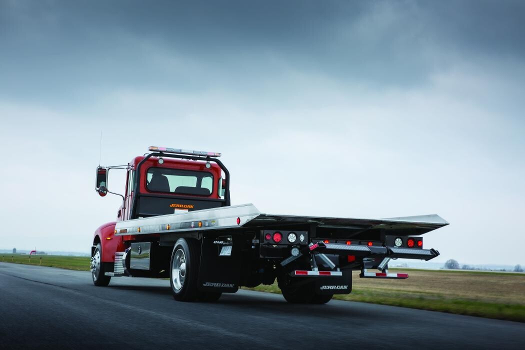 Images Metropolitan Truck Sales - Lakewood