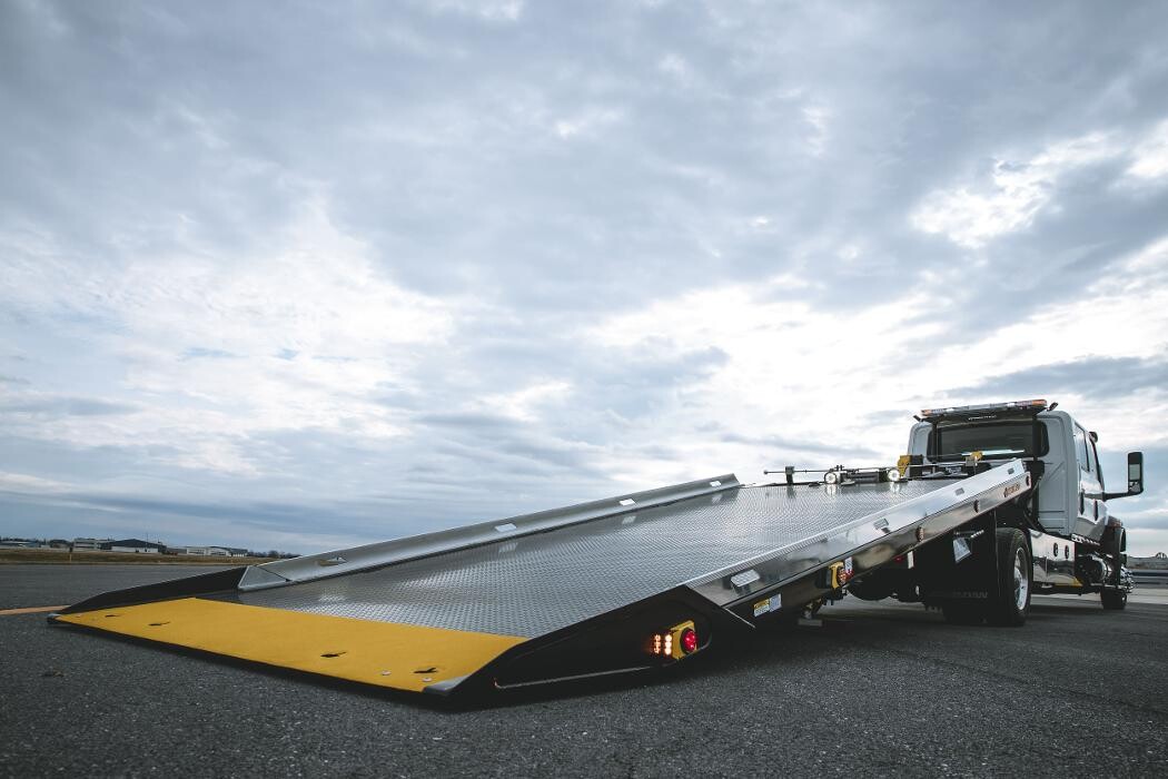 Images Metropolitan Truck Sales - Lakewood