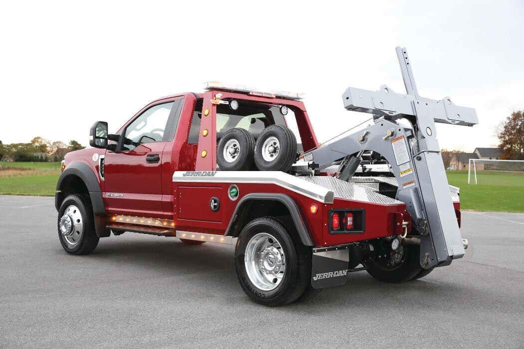 Images Metropolitan Truck Sales - Lakewood