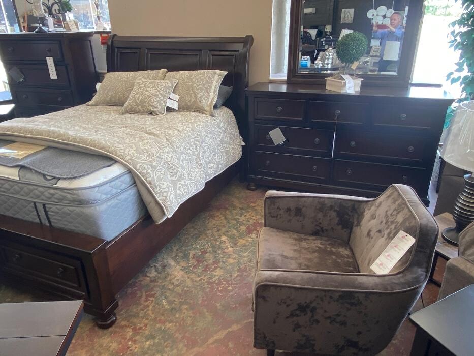 Images Spiller Furniture & Mattress