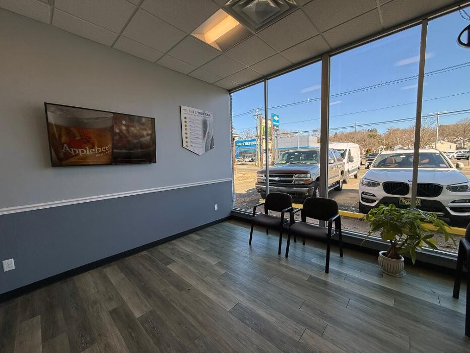 Images Wallingford Tire & Auto