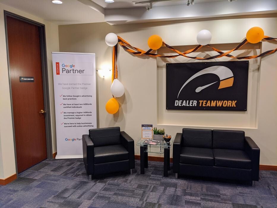 Images Dealer Teamwork
