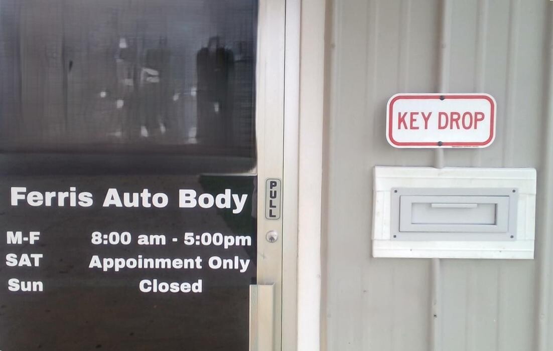 Images FERRIS AUTO BODY