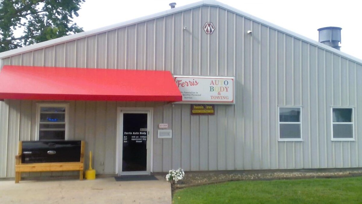 Images FERRIS AUTO BODY