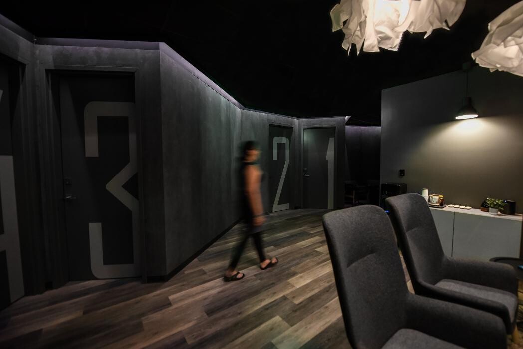 Images Be Still Float Studio