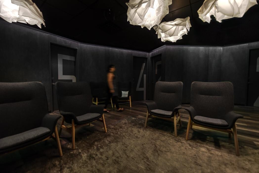 Images Be Still Float Studio