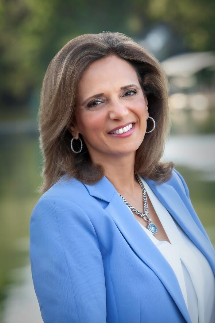 Images Mona Ghobrial, RWTowne Realty