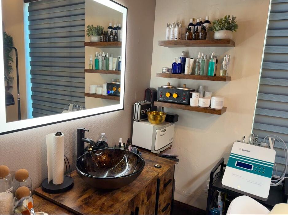 Images Essence Beauty Lounge