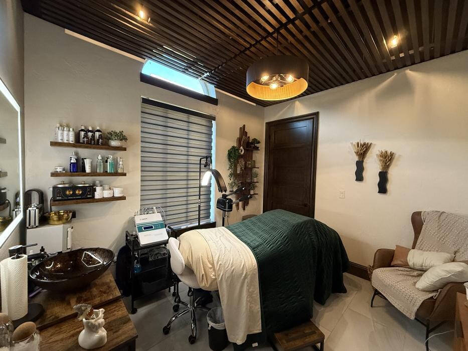 Images Essence Beauty Lounge