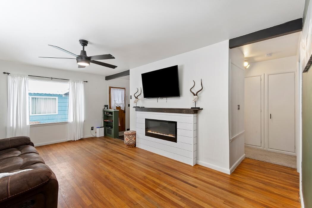 Images Abmont Realty Group