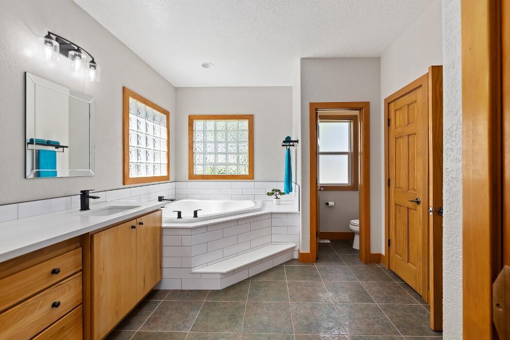 Images Abmont Realty Group