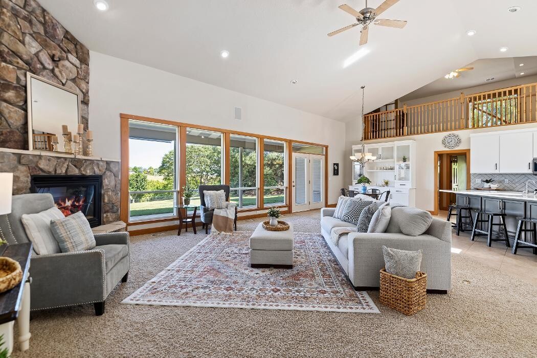 Images Abmont Realty Group