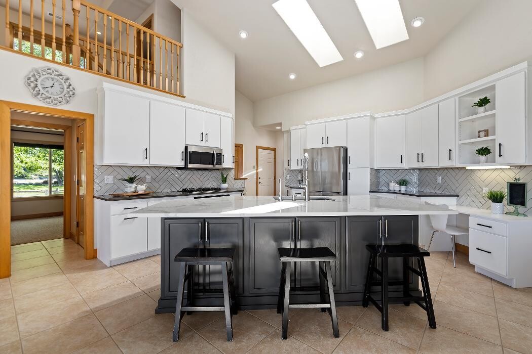 Images Abmont Realty Group