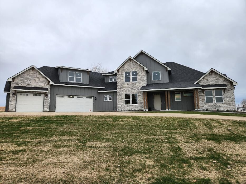 Images Abmont Realty Group