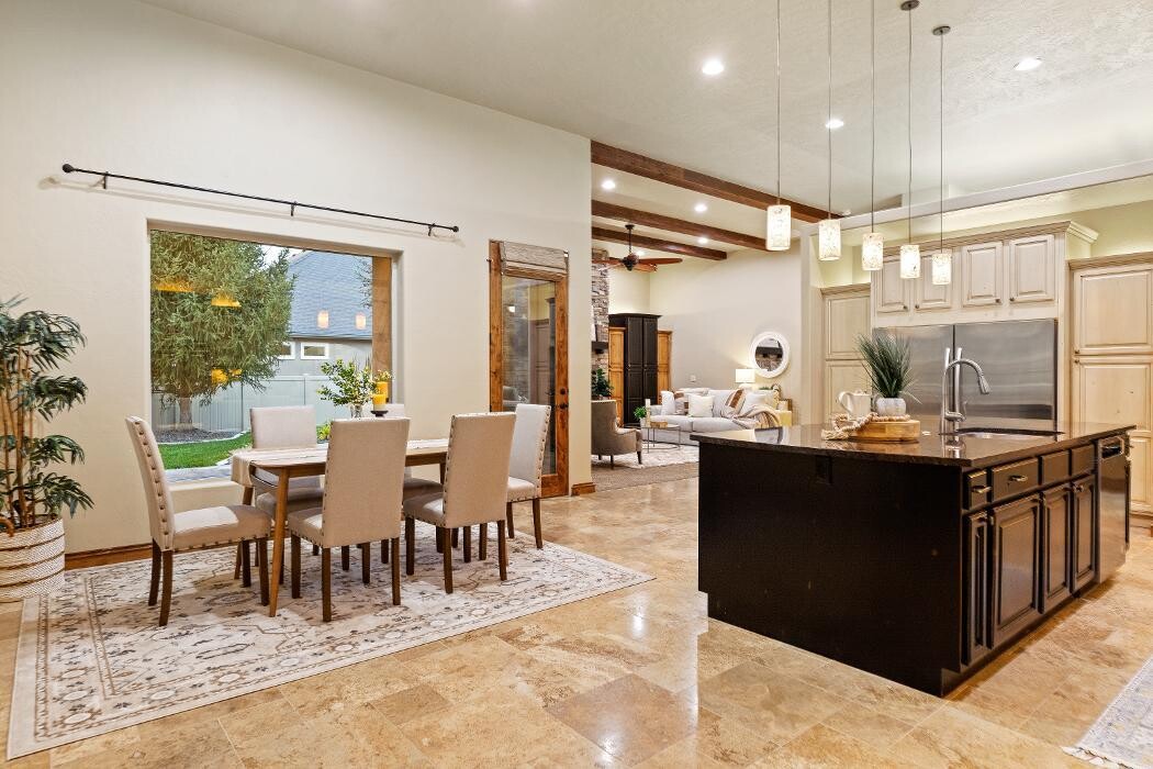 Images Abmont Realty Group